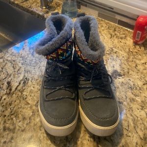 Tom’s boots barely worn size 8